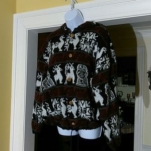 Hooded sweater with wooden buttons